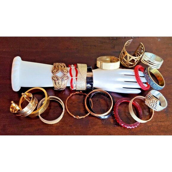 18 Woman's Fashion Bracelets Lot Bundle Cuffs Bangles  Metal Gold Silver - Picture 1 of 8